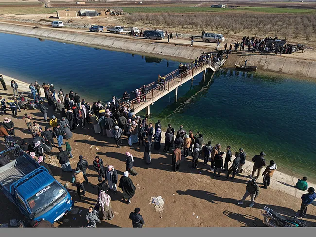 son-dakika-suriye-ordusundan-pkkypgye-operasyon-teror-hedefleri-ates-altinda-1768601141585.jpeg SON DAKİKA | Suriye ordusundan PKK/YPG'ye operasyon: Terör hedefleri ateş altında