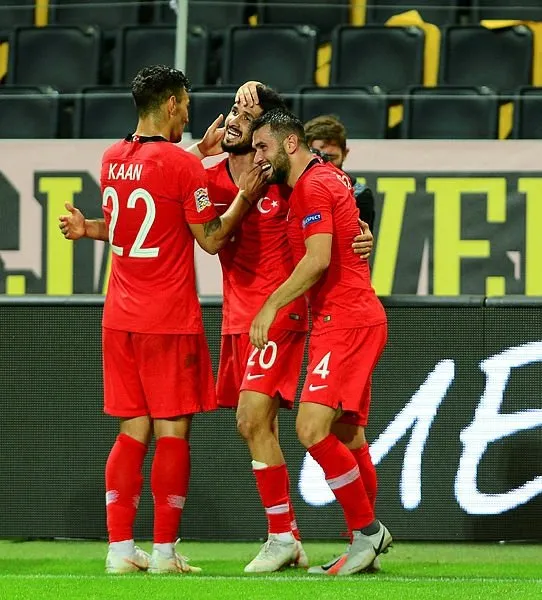 Erman Toroğlu: Lucescu'nun bu takıma verdiği bir halt yok