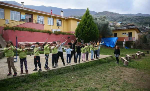 koy-cocuklarina-umut-olan-izmirin-calikusu-hayatimi-egitime-adadim-1704348694570.jpg