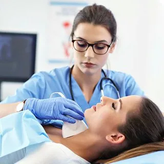 Hamilelikte ayak şişmesi normal mi? Ne zaman başlar, nasıl geçer?