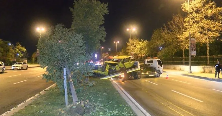 İstanbul Kartal’da feci kaza, otomobil ikiye bölündü: 1 yaralı