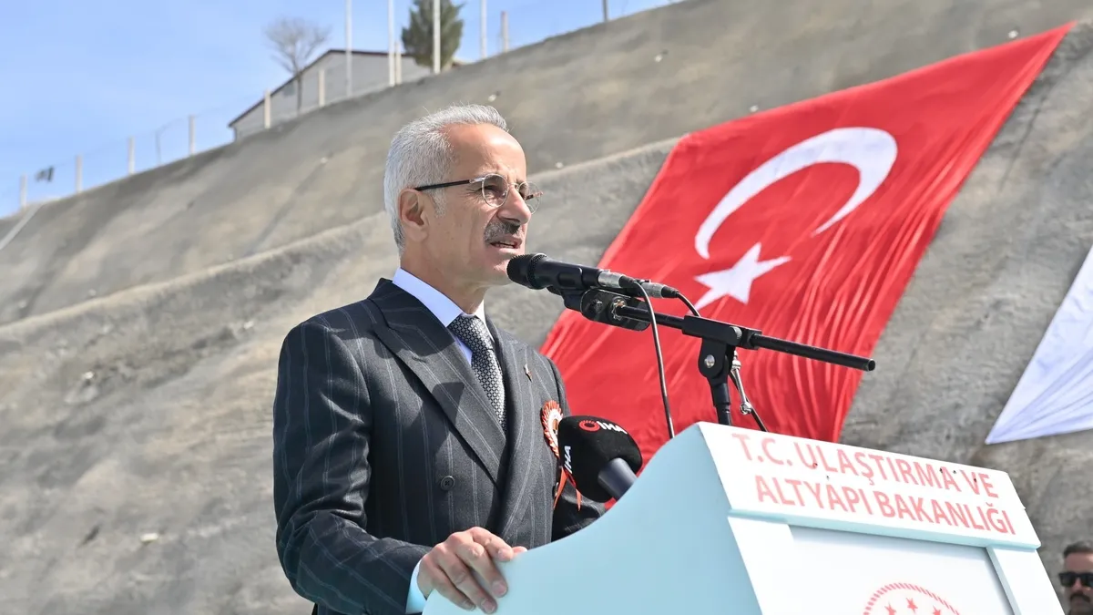 Bakan Uraloğlu rakamlarla açıkladı: Yavuz Sultan Selim Köprüsü 10 yaşında! 138 milyar lira tasarruf... haber görseli