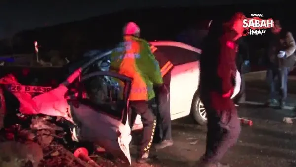Eskişehir'de feci kaza! 190 kilometre hızla direğe çarpan otomobilin sürücüsü hayatını kaybetti | Video