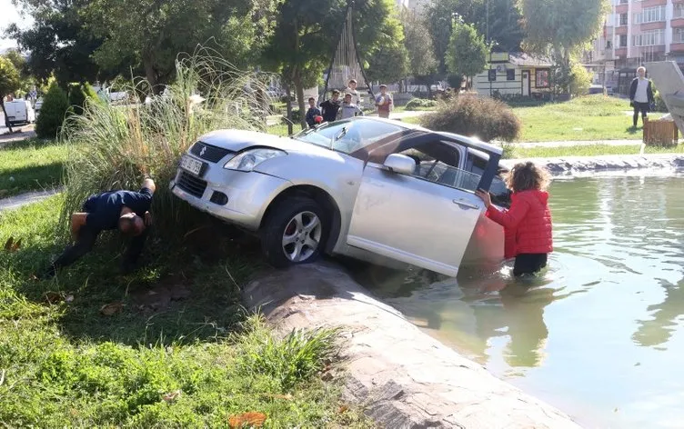Antalya’da şaşkına çeviren görüntü: Kadın sürücü havuza düştü!