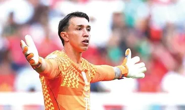 Muslera bıraktı!