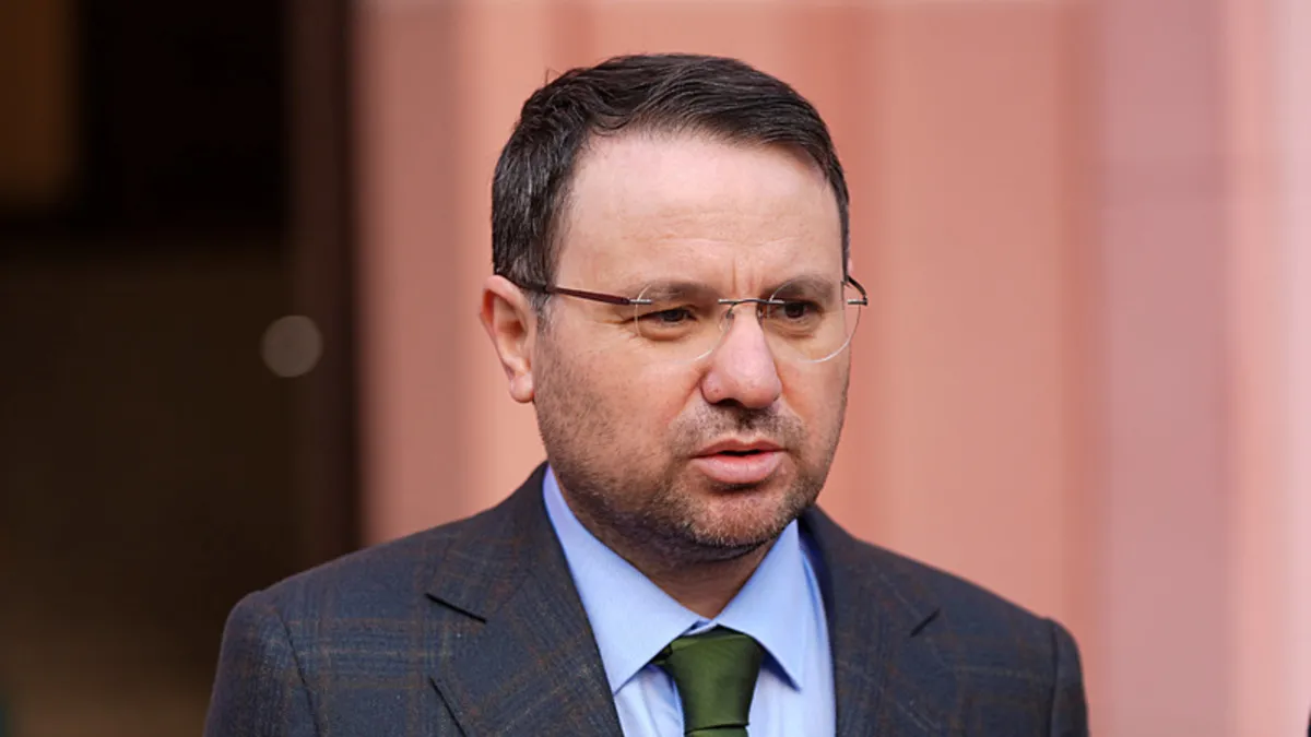 Bakan Gürlek, Özgür Özel ve Murat Emir’den kazandığı 150 bin liralık tazminatı AFAD’a bağışladı Bakan Gürlek, Özgür Özel ve Murat Emir’den kazandığı 150 bin liralık tazminatı AFAD’a bağışladı