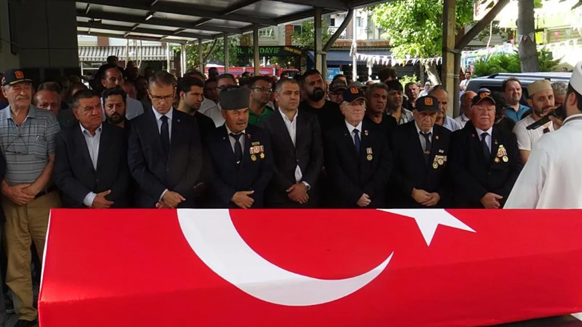 Kıbrıs Gazisi Kemal Şentuna son yolculuğuna uğurlandı Kıbrıs Gazisi Kemal Şentuna son yolculuğuna uğurlandı