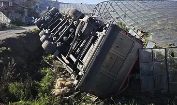 Trafik kazasında kamyon devrildi: 1 yaralı