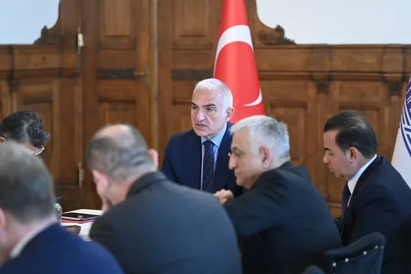 bankacilik-ve-turizm-zirvesinde-kritik-bulusma-yaz-sezonu-masaya-yatirildi-1778670703331.jpg