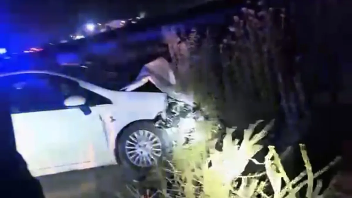 2 otomobilin çarpıştığı trafik kazasında 1 kişi öldü, 4 kişi yaralandı 2 otomobilin çarpıştığı trafik kazasında 1 kişi öldü, 4 kişi yaralandı