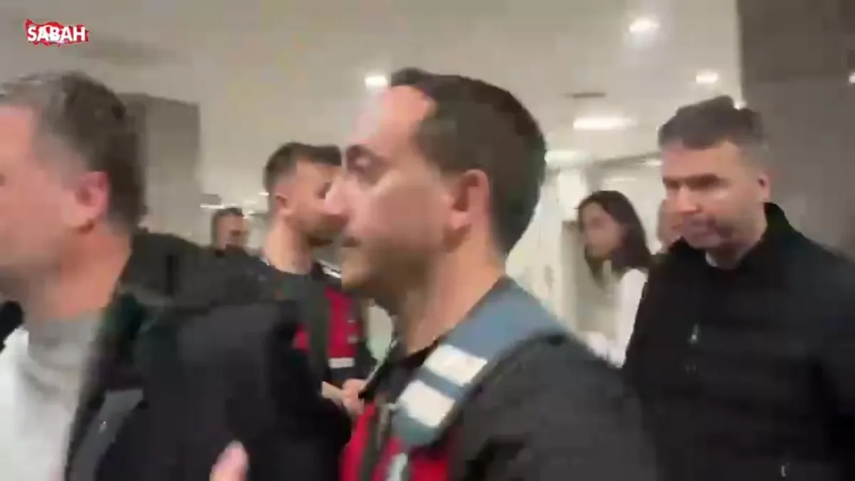 Mehmet Akif Ersoy adliyeye sevk edildi! videosunu izle Mehmet Akif Ersoy adliyeye sevk edildi! videosunu izle