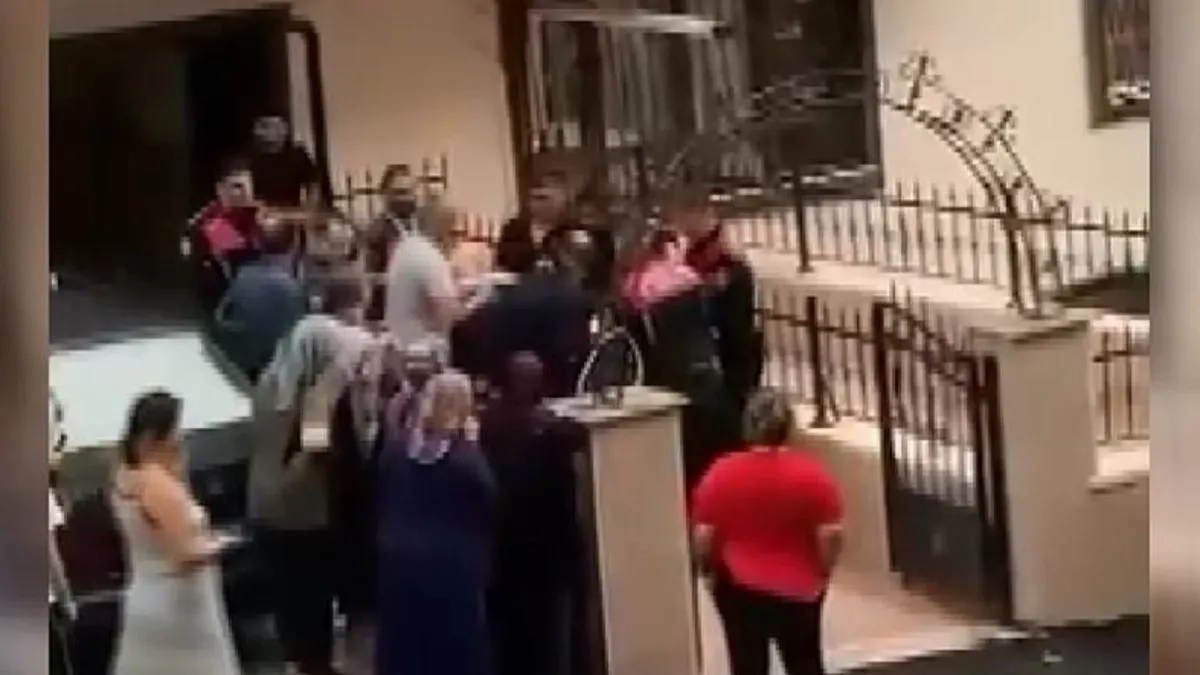 Ankara'da evlat dehşeti! Balkonda tartıştığı annesini bıçakladı Ankara'da evlat dehşeti! Balkonda tartıştığı annesini bıçakladı