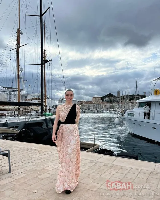 Cannes Film Festivali’ndeki kıyafeti olay olan Merve Dizdar’dan tarzını eleştirenlere tokat gibi yanıt! ‘Bayılırım rüküşlüğe…’