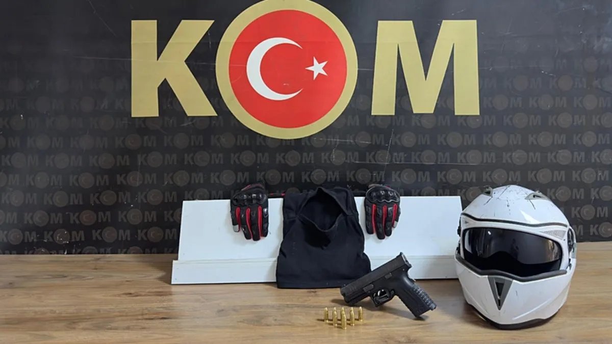 Tekel bayiine silahlı saldırının şüphelileri kıskıvrak yakalandı: Başka bir olayda da bulunmuşlar! Tekel bayiine silahlı saldırının şüphelileri kıskıvrak yakalandı: Başka bir olayda da bulunmuşlar!