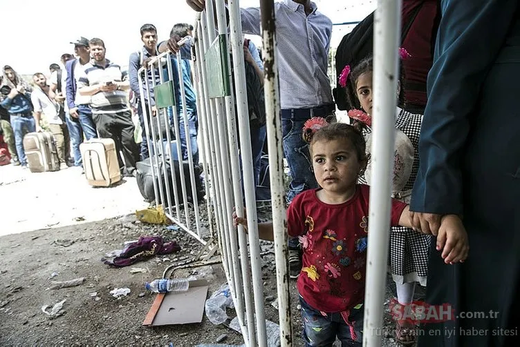 Suriyeliler akın akın ülkelerine dönüyorlar