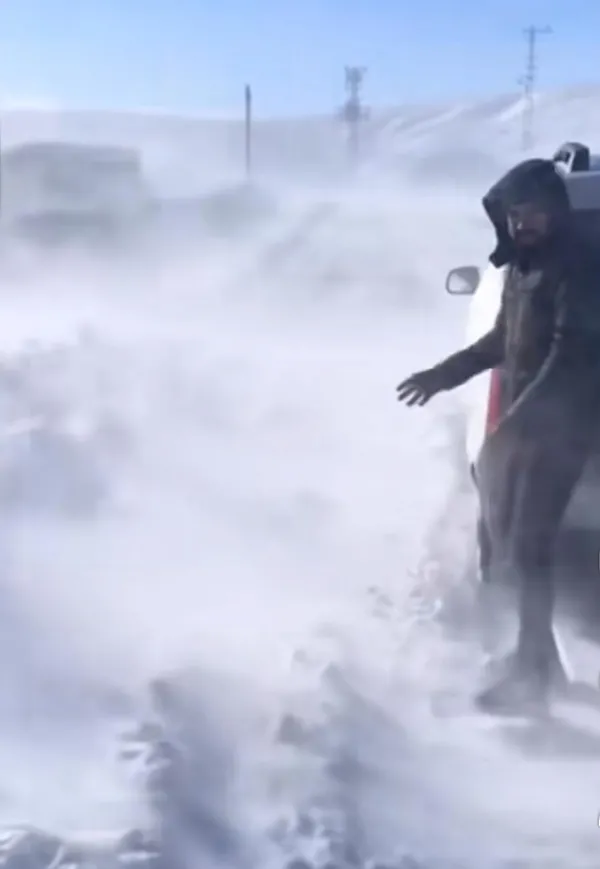 ardahanda-kar-ve-firtina-hayati-olumsuz-etkiliyor-1734595133196.jpg