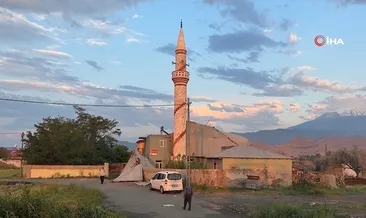 Iğdır’da fırtınada caminin çatısı uçtu