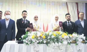 İkiz damatlara ikiz gelin