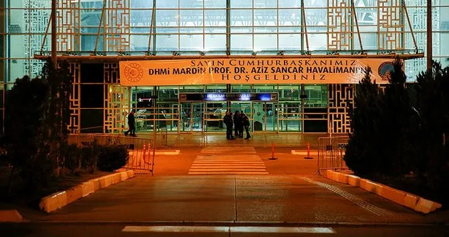 Mardin Havalimanı'nın girişine yeni isminin yazıldığı afiş asıldı