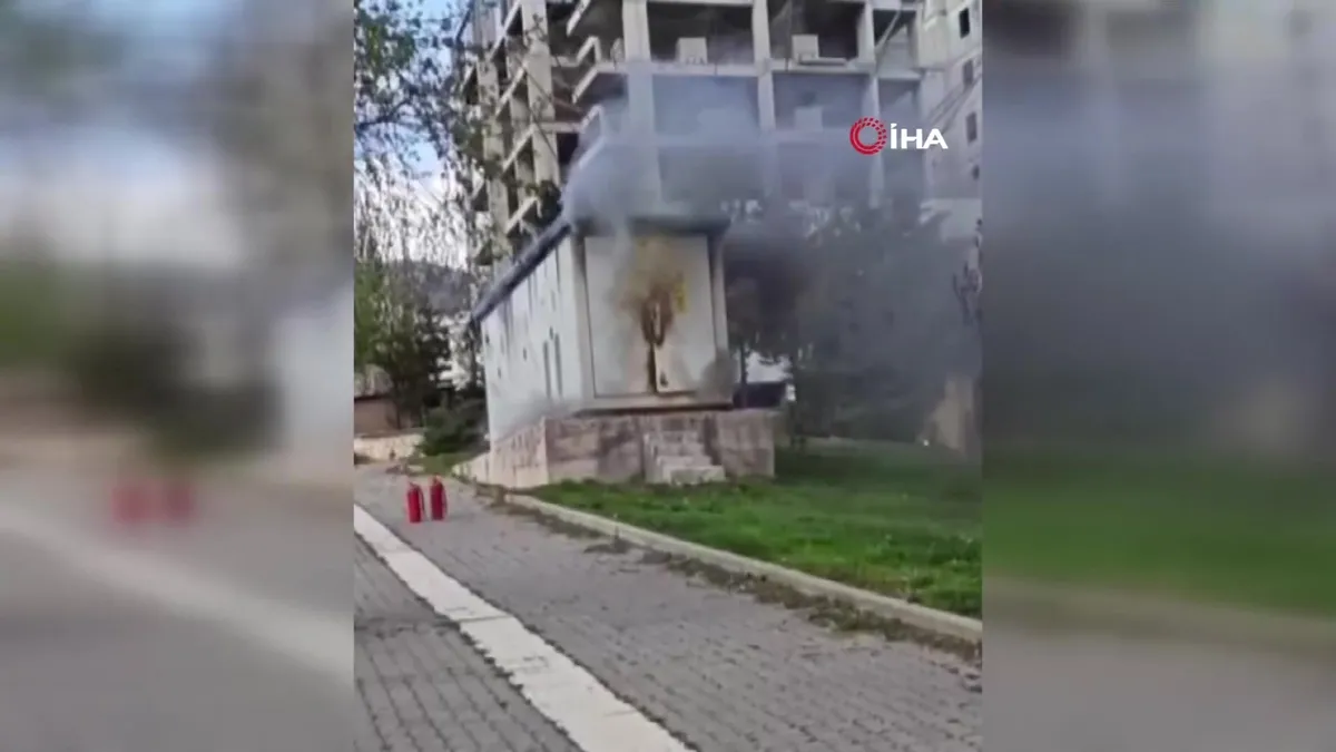 Kahramanmaraş’ta trafodaki patlama anı kamerada | Video videosunu izle Kahramanmaraş’ta trafodaki patlama anı kamerada | Video videosunu izle