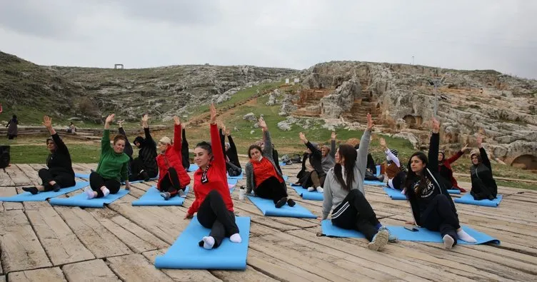 8 Mart Dünya Kadınlar Gününde Tarihi Mekânda Yoga Yaptılar