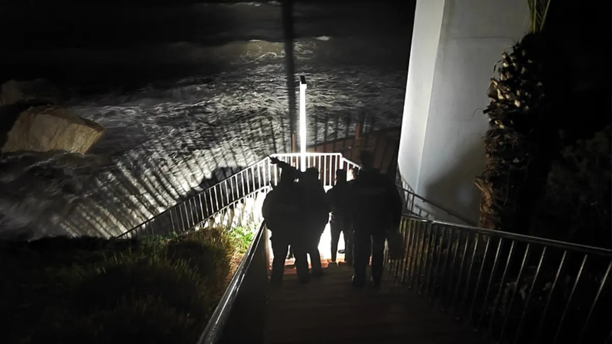 Kuşadası’nda 3 işçi denize düştü! 1 ölü