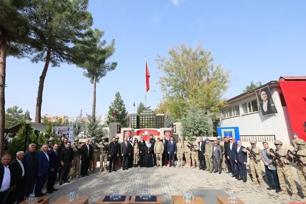 Karanfil Bırakma Töreni