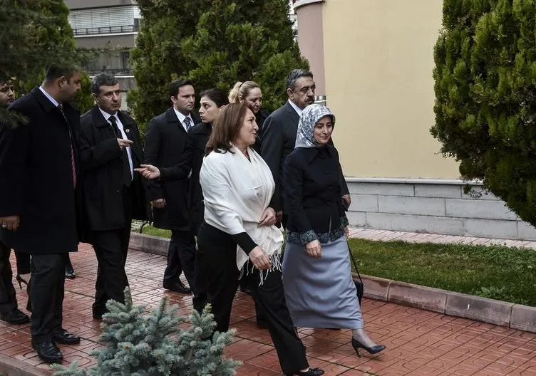 Sare Davutoğlu’ndan Selvi Kılıçdaroğlu’na taziye ziyareti