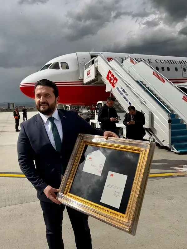 erbakan-hocanin-26-yillik-bayram-tebrigi-erdogani-duygulandirdi-1682146236652.jpeg Erbakan Hoca'nın 26 yıllık bayram tebriği Erdoğan'ı duygulandırdı
