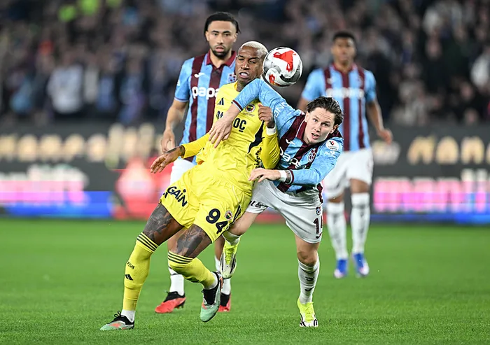 canli-super-ligde-trabzonspor-fenerbahce-maci-1771089505662.jpeg