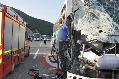 Bursa'da yolcu otobüsü tırla çarpıştı: 7 yaralı
