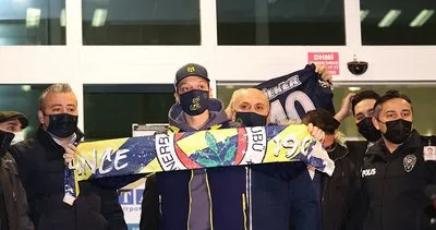 Son dakika haberleri: Fenerbahçe’de beklenen gün geldi! Mest Özil imza töreninde...