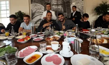 Fenerbahçeli futbolcular kahvaltıda bir araya geldi