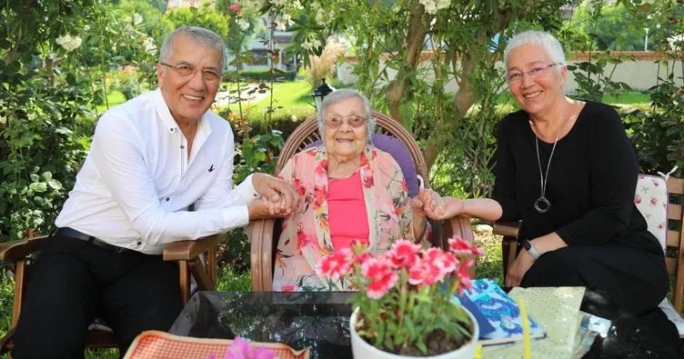 109 yaşına giren Sümerolog Muazzez İlmiye Çığ’a doğum günü süprizi