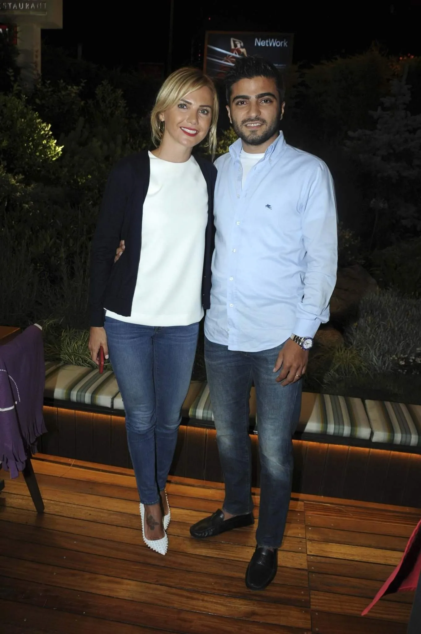 Ece Erken eski eşi Serkan Uçar'ı oğullarının doğum günü partisine Ece Erken eski eşi Serkan Uçar'ı oğullarının doğum günü partisine