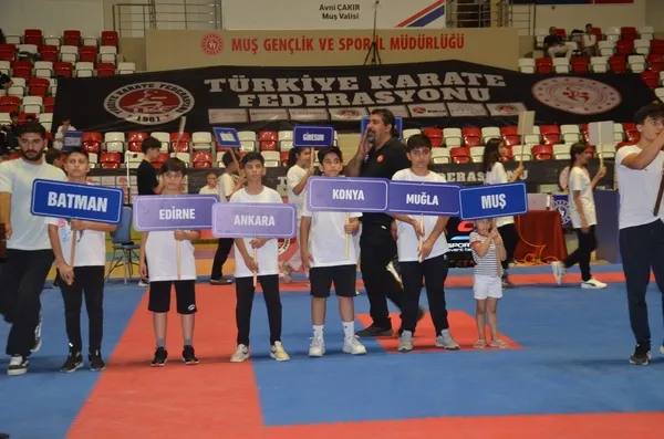 turkiye-karate-premier-liginin-mus-etabi-60-ilden-sporcunun-katilimi-ile-basladi-1753549678116.jpg