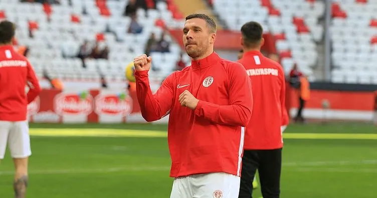 Antalyaspor’da Podolski ve 3 futbolcuyla yollar ayrıldı!