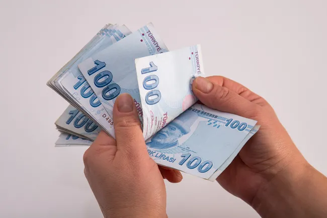 yuz-binlerce-calisani-ilgilendiriyor-emekli-maaslarini-yukseltiyor-1634097289357.jpg