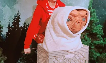 Kendini şekilden şekle sokuyor!