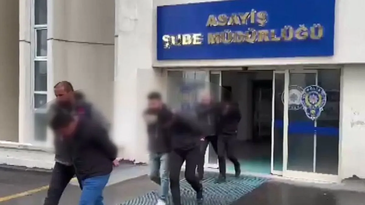 Dolandırıcılara suçüstü! 15 milyon liralık vurgun önlendi Dolandırıcılara suçüstü! 15 milyon liralık vurgun önlendi