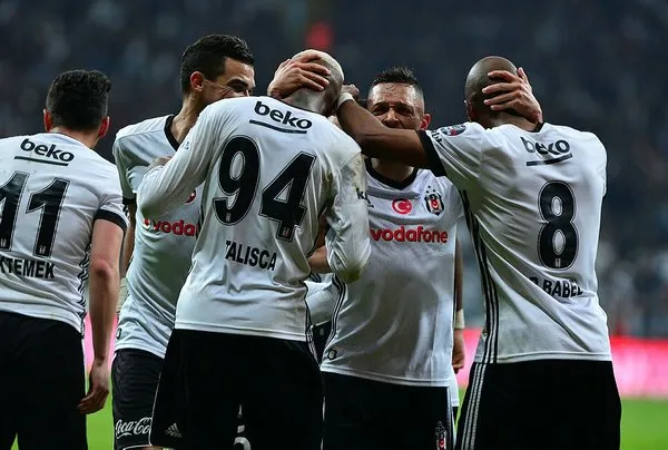 Demba Ba'ya tribünlerden büyük tepki!