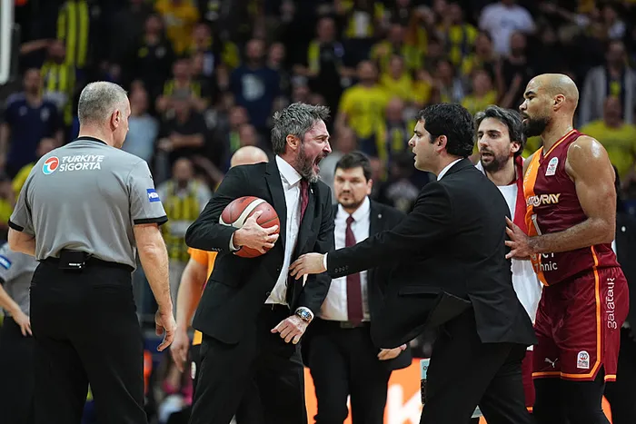 galatasaray-mct-technicten-fenerbahce-beko-derbisi-sonrasi-sert-aciklama-yeteneksiz-hakem-uclusu-1770567800365.jpeg