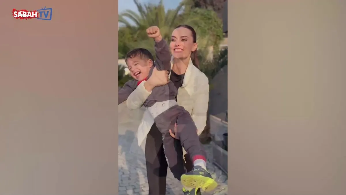 Fahriye Evcen, oğlu Kerem'i böyle paylaştı | Video