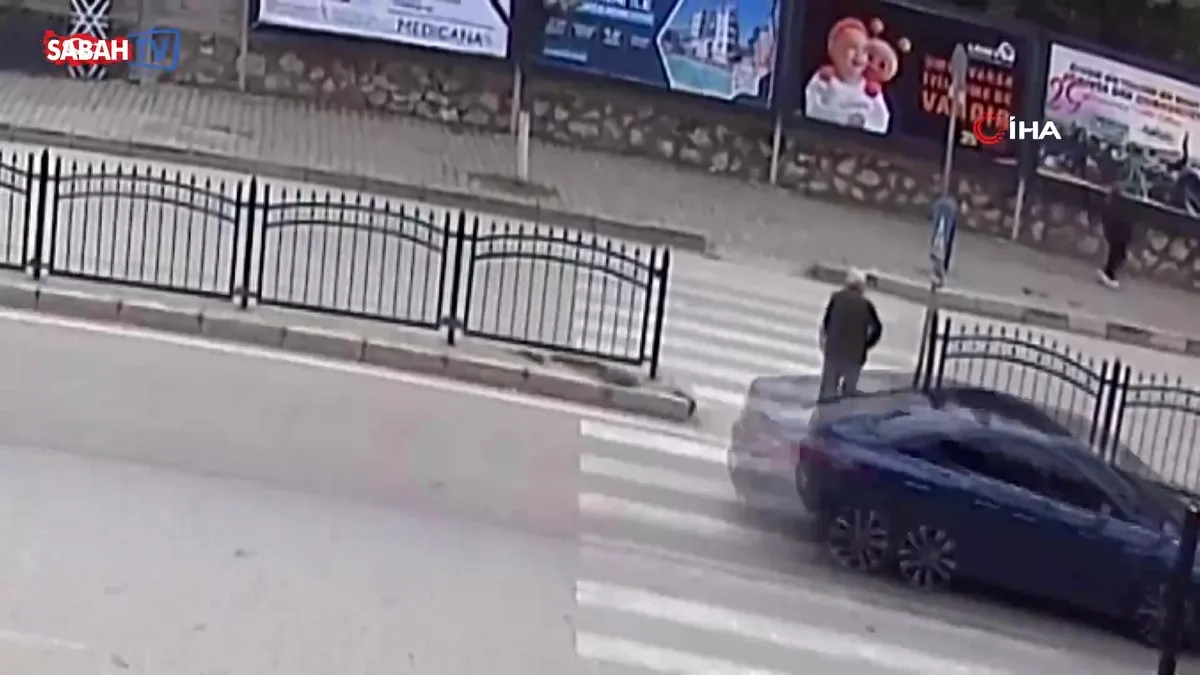 Yaya geçidinde 5 gün arayla yaşanan 2 feci kaza kamerada | Video videosunu izle Yaya geçidinde 5 gün arayla yaşanan 2 feci kaza kamerada | Video videosunu izle