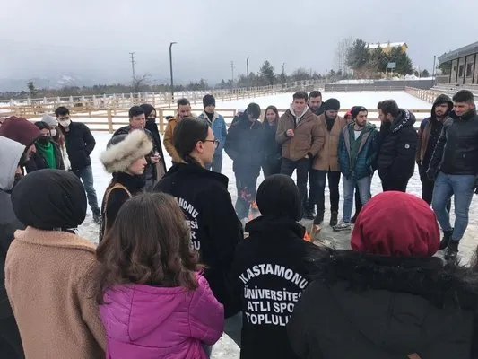 Üniversite öğrencileri kış etkinliğinde bir araya geldi