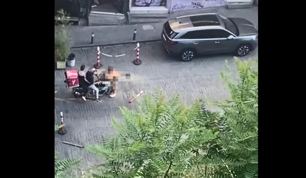 beyoglunda-akilalmaz-olay-yari-ciplak-halde-motosikletlinin-onune-atladi-duba-ve-sopalarla-olduresiye-darp-edi-1785830011518.jpg