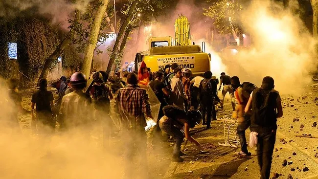 leman-dergisinden-yeni-kalkisma-imasi-gezi-ihanetinden-ovguyle-soz-ettiler-1685651272479.jpg Leman Dergisi'nden yeni kalkışma iması! Gezi ihanetinden övgüyle söz ettiler