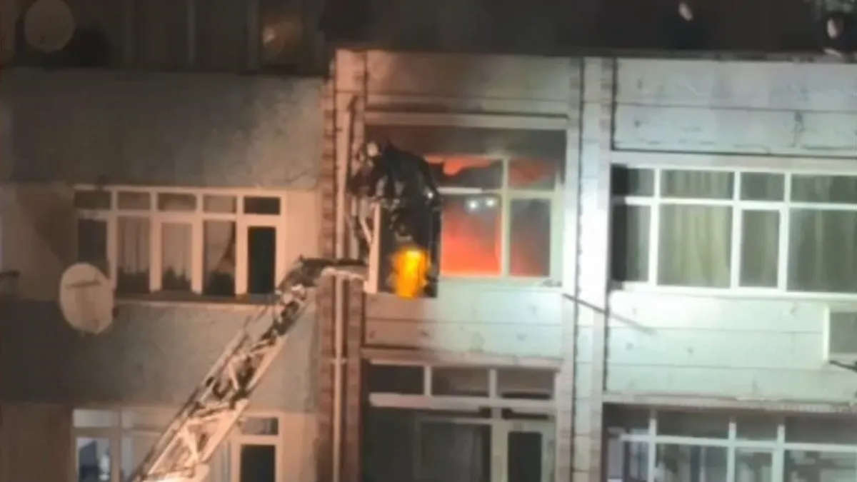 Eşini öldürüp evi ateşe verdi