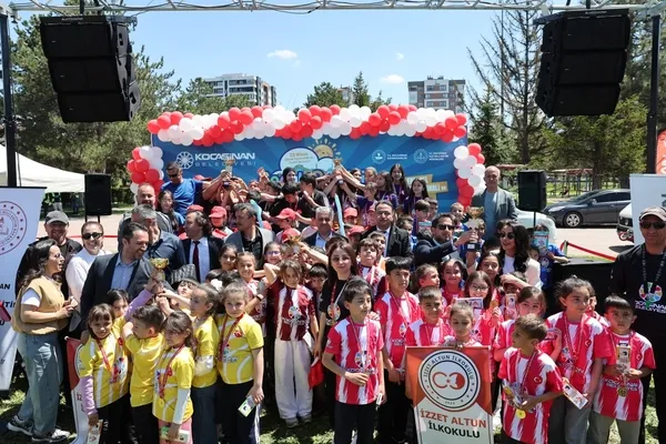 kayseride-senlik-var-cocuklar-sahnede-eglence-zirvede-1777450113969.jpg