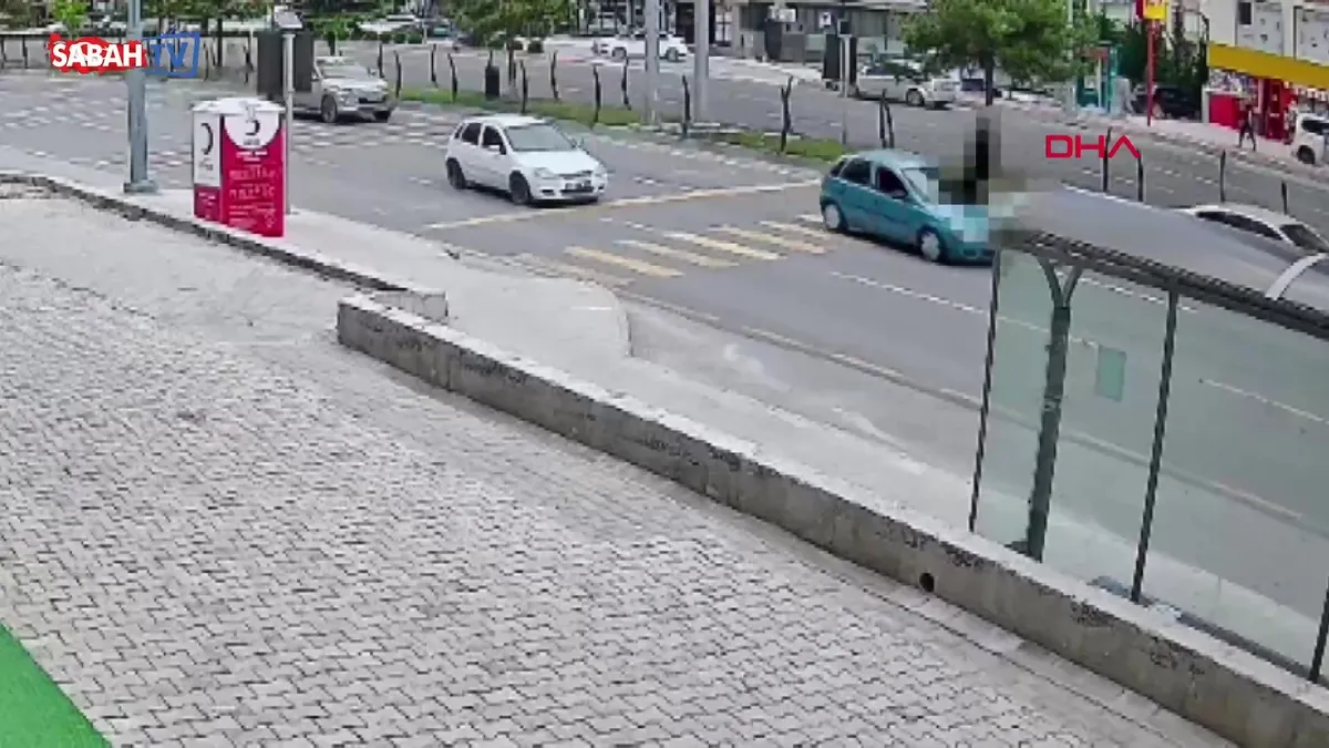 Yaya geçidinde otomobil çarptı, günlerdir yoğun bakımda: Sürücü ise serbest videosunu izle Yaya geçidinde otomobil çarptı, günlerdir yoğun bakımda: Sürücü ise serbest videosunu izle